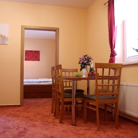 Cerny Kocour Apart Hotel Sarovy Dış mekan fotoğraf