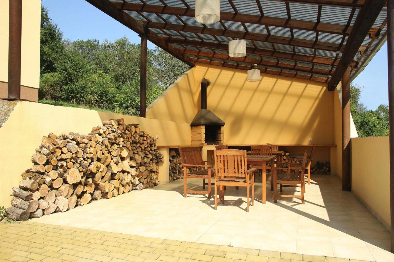 Cerny Kocour Apart Hotel Sarovy Dış mekan fotoğraf