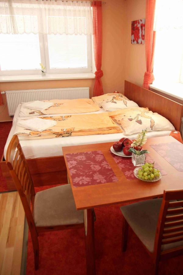 Cerny Kocour Apart Hotel Sarovy Dış mekan fotoğraf
