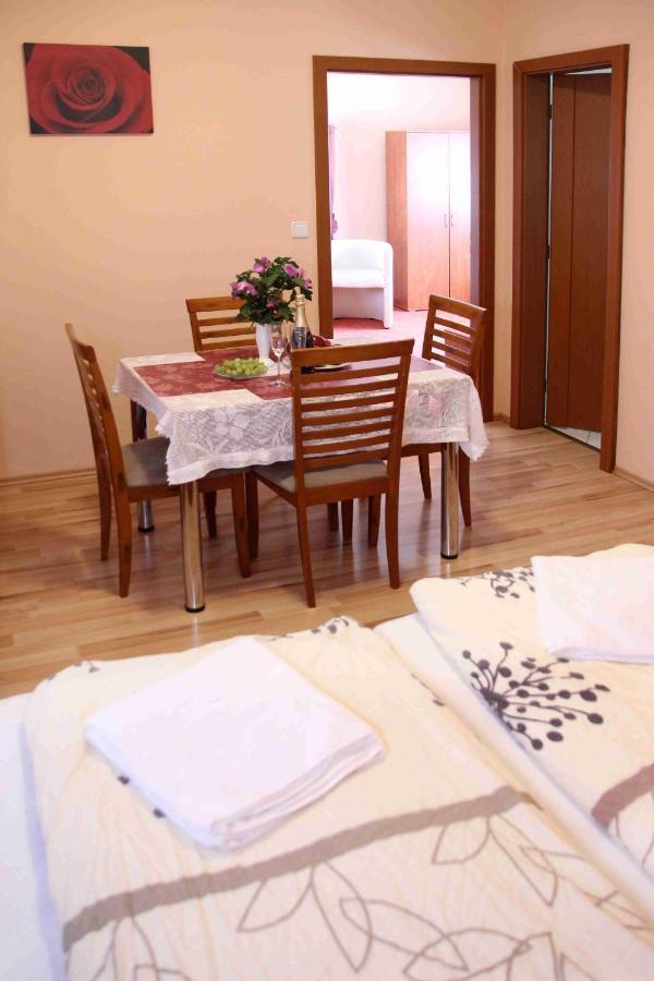 Cerny Kocour Apart Hotel Sarovy Dış mekan fotoğraf