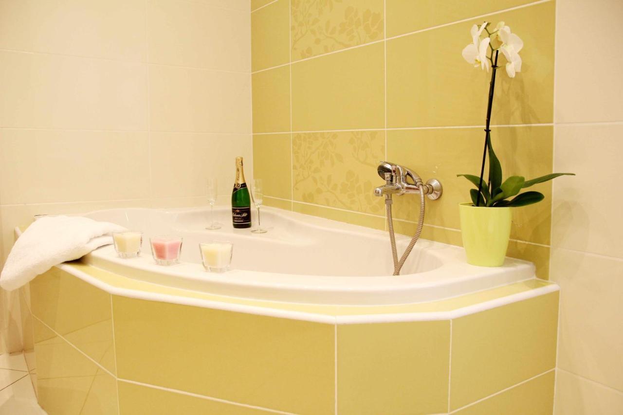 Cerny Kocour Apart Hotel Sarovy Dış mekan fotoğraf
